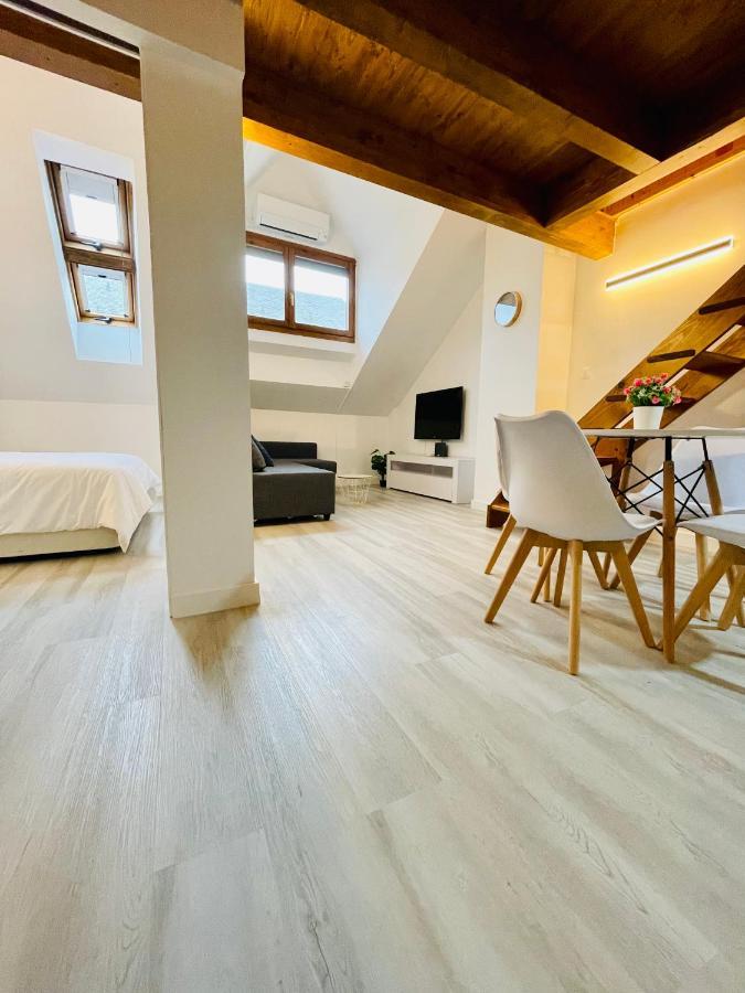 El Atico Nuevo En El Centro Con Ascensor, Garaje, Aire Acondicionado Y Wifi Apartment Biescas  Exterior photo